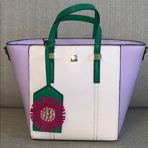 Handbag / shoulder bag / purse / crossbody bag.